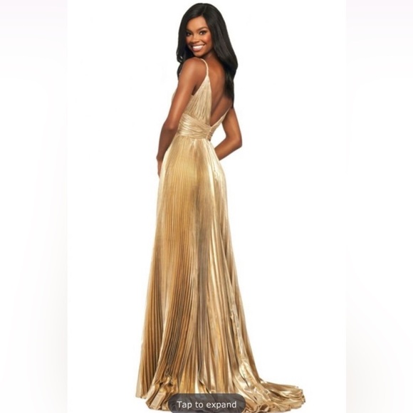cold shoulder long chiffon bridesmaid dress Off The Plus Size Dresses COCOMELODY CB0709PS, Mulberry Size:11 USA (44 EU) Comes in various styles underdress Animated Blue Dress PNG